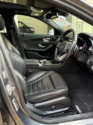 Mercedes Benz C200. Sunroof. image 4