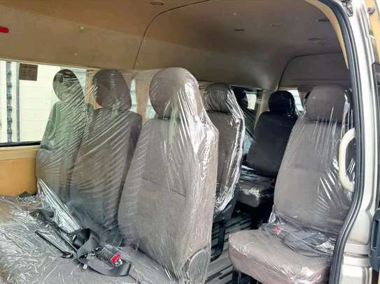 Toyota Hiace 9l image 9