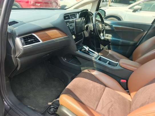 Honda shuttle hybrid image 3