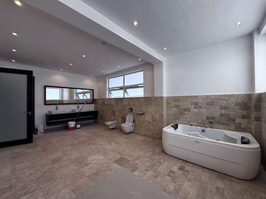 5 Bed House with En Suite in Runda image 7