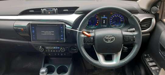 Toyota hilux double cabin image 8
