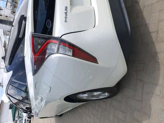 Toyota Prius Hybrid image 2