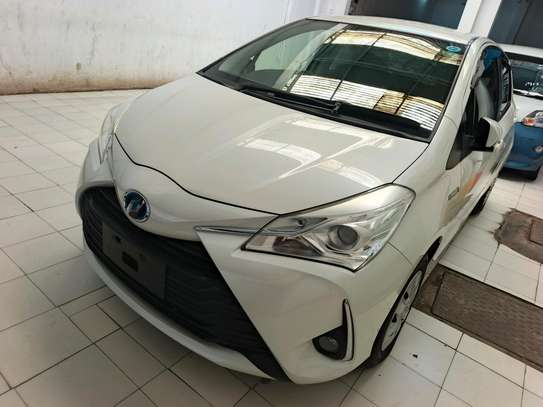 Toyota vitz hybrid image 3