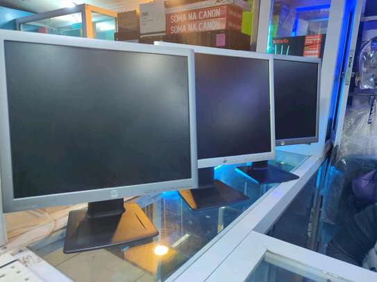 19 inch HD LCD Monitor & VGA image 3