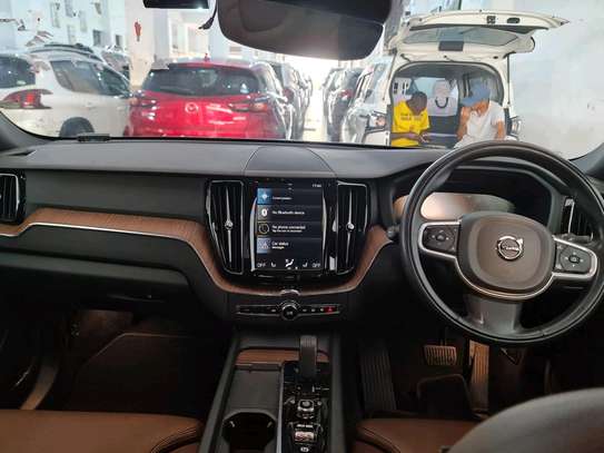 Volvo XC60 B5 AWD  grey 2019 image 7