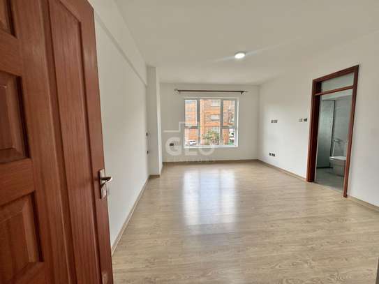 4 Bed Apartment with En Suite in Parklands image 8