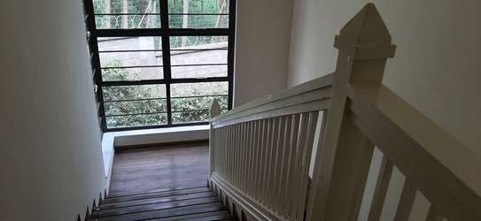 5 Bed Townhouse with En Suite in Rosslyn image 3