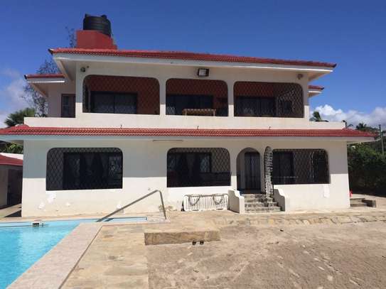 3 Bed House with Swimming Pool in Kilifi County image 9