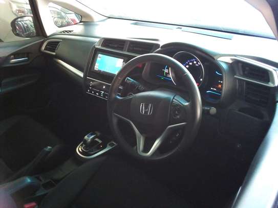 Honda fit hybrid image 6