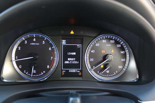 Toyota Harrier Leather Sunroof 2019 44,000 Kms image 7