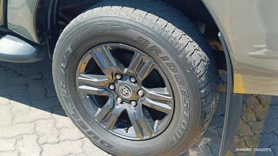 Toyota Hilux Double cabin Grey 2021 image 22