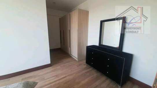 Lavishly furnished 3bedroomed apartment, all ensuite  dsq image 12