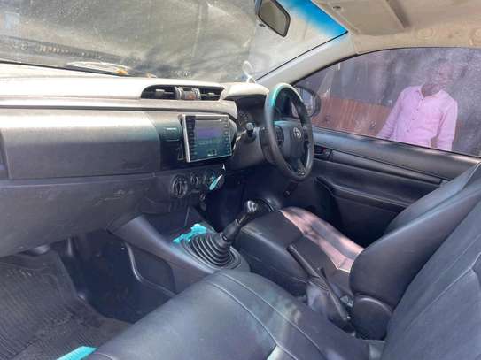 Toyota hilux single cab 2016model image 9