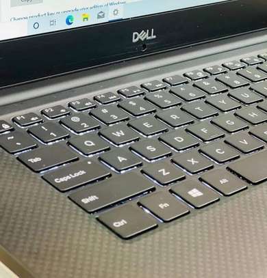 Dell precision 5530 laptop image 4