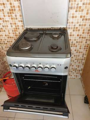Slightly used VON hotpoint gas cooker image 8