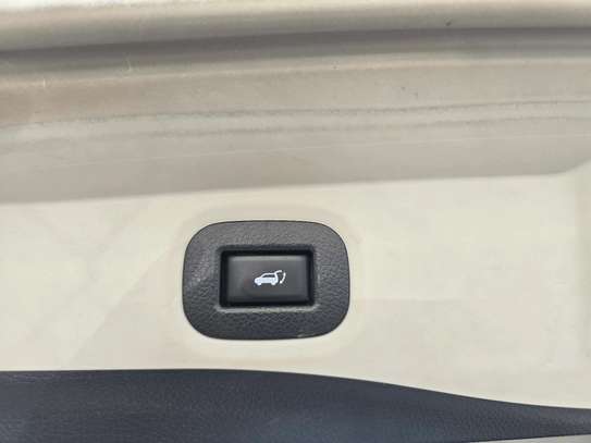 X-TRAIL image 5