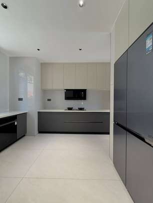 5 Bed Townhouse with En Suite at Lavington Green image 5