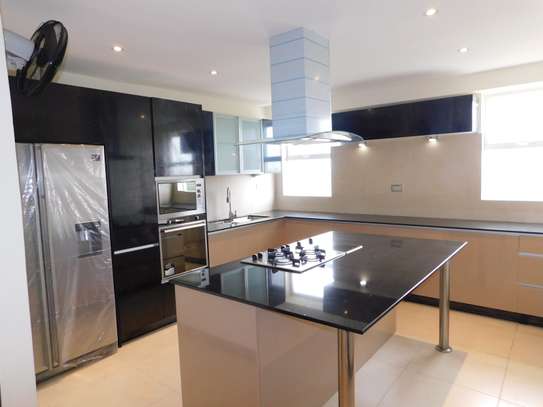 3 Bed Apartment with En Suite at City Mall image 16
