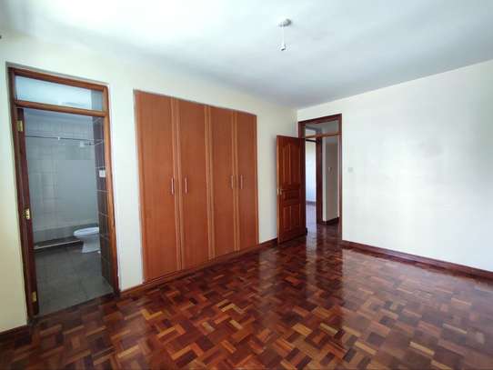 3 Bed Apartment with En Suite in Valley Arcade image 8