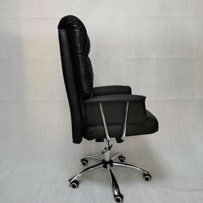 Office chair: Black leather adjustable office chair image 3