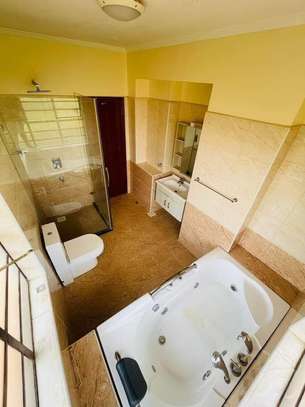 4 Bed House with En Suite at Paradise Road image 5