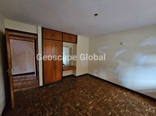 4 Bed House with En Suite in Gigiri image 12