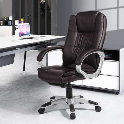 Luxury Reclining Office Chair – Ergonomic Swivel Design image 3