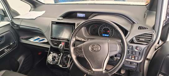 Toyota Noah WxB White 2018 2wd image 6