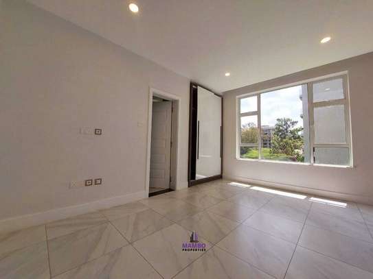 3 Bed Apartment with En Suite at Rhapta Rd image 7