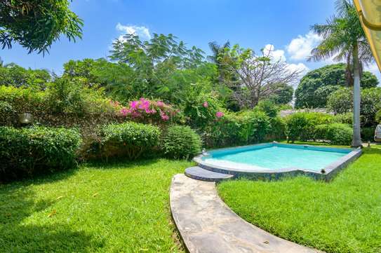 5 Bed House with Swimming Pool in Malindi image 4