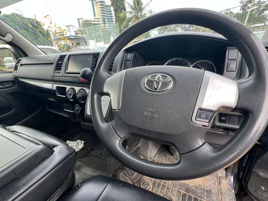 TOYOTA HIACE image 2