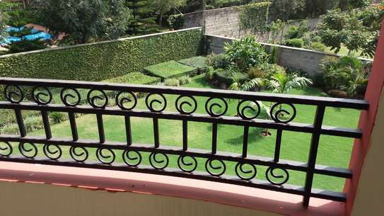 5 Bed House with En Suite at Faith Avenue image 3