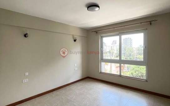 3 Bed Apartment with En Suite in Kilimani image 4