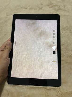 Apple iPad 5th Gen. 32GB, Wi-Fi + Cellular 9.7'' image 3