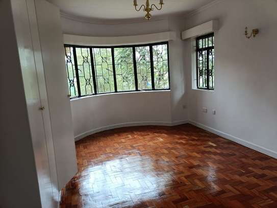 4 Bed House with En Suite in Rosslyn image 14