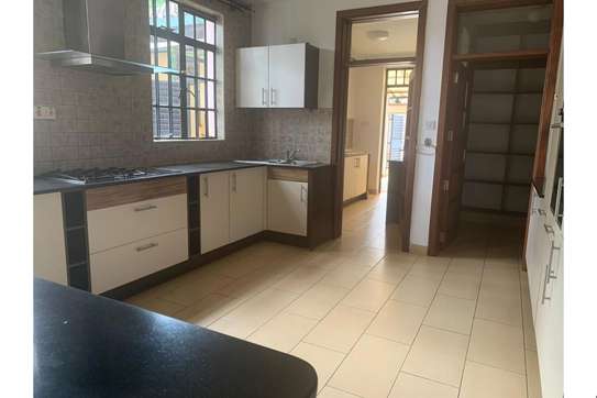 4 Bed Townhouse with En Suite in Lavington image 4