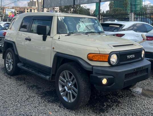 Make Toyota FJ Cruiser Beige color 2018 model. image 5