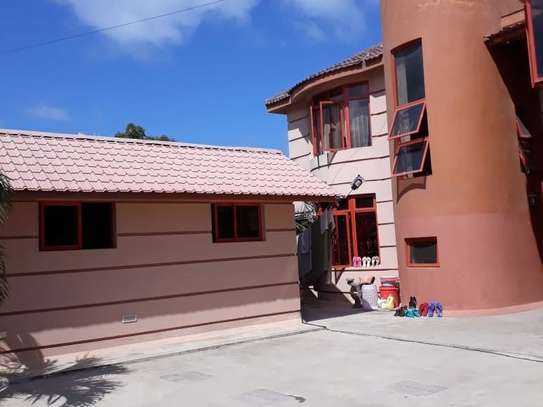 4 Bed House with En Suite in Nyali Area image 5