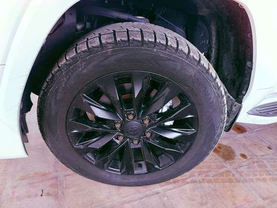 Toyota land cruiser V8 Diesel 2021 LC300 image 11