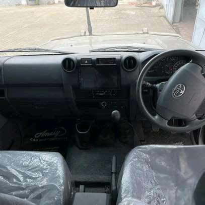 Toyota landcruiser cabin image 12