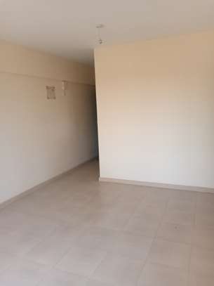 2 bedroom to let image 4