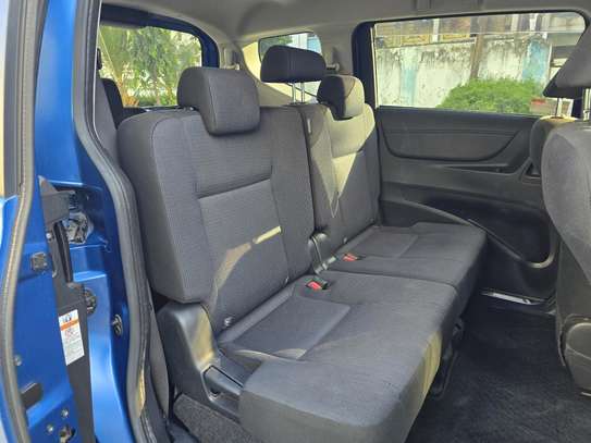 Toyota Sienta hybrid Blue 2018 image 5