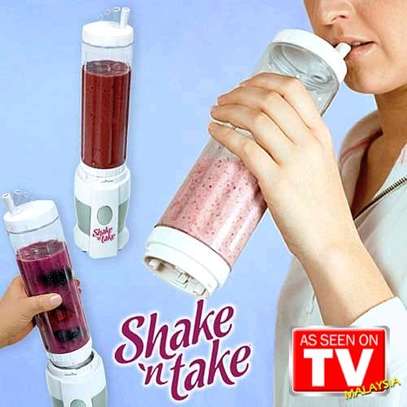 *2 in 1 Shake N Take Juice Machine image 1