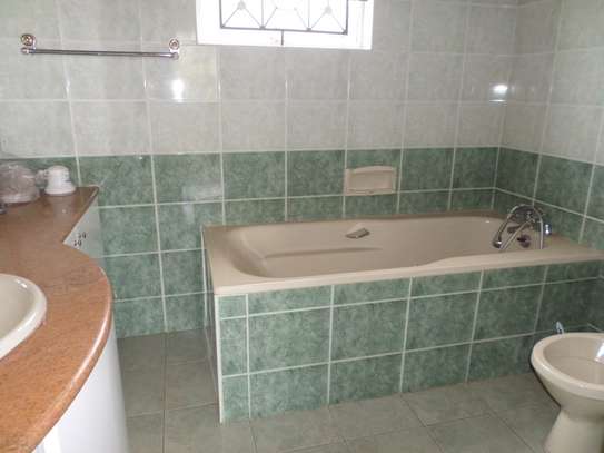 4 Bed Apartment with En Suite at Riverside image 8