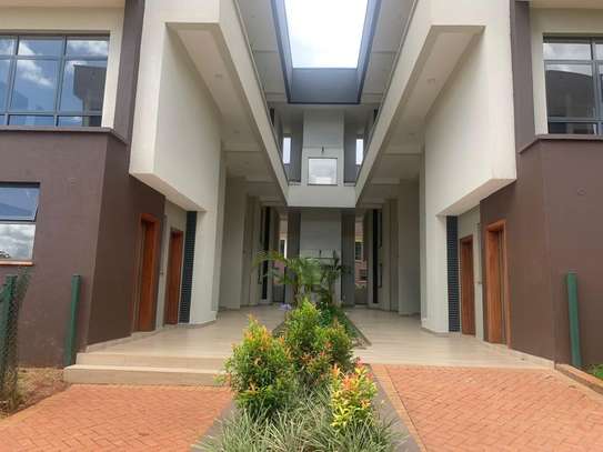 4 Bed Apartment with En Suite in Rosslyn image 20