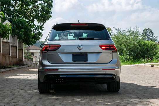 2017 Volkswagen Tiguan R-line image 2