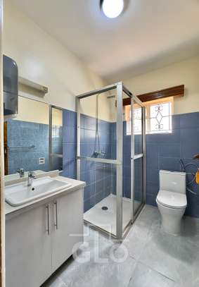 6 Bed House with En Suite in Loresho image 10