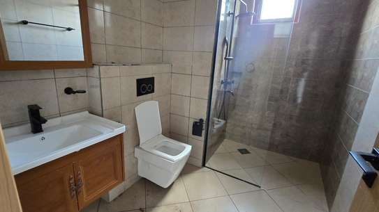 3 Bed Apartment with En Suite in Parklands image 12