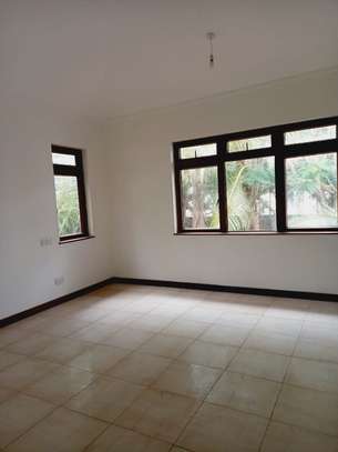 4 Bed House with En Suite in Nyali Area image 11