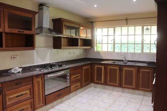 5 bedroom townhouse for rent in Lavington image 9